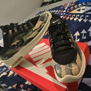 Nike Air Max Axis Premium Men’s Size 8.5 Black Light Bone Camo AA2148-001